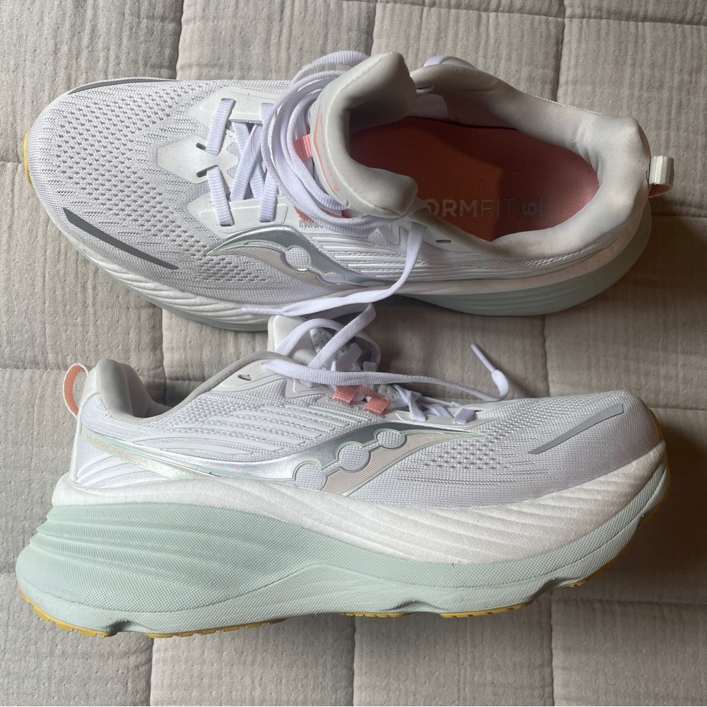 Like new Saucony Hurricane 24 size 8.5